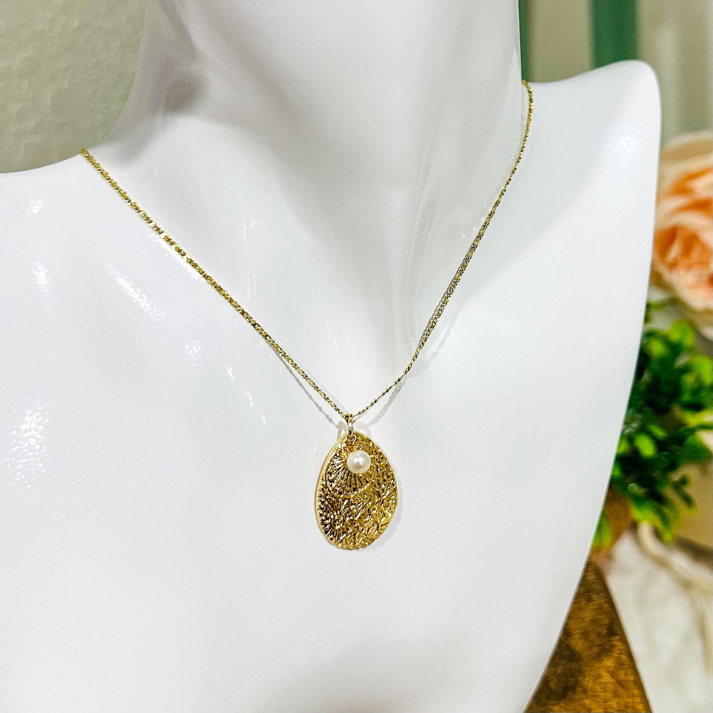 Marina Teardrop Pearl Necklace