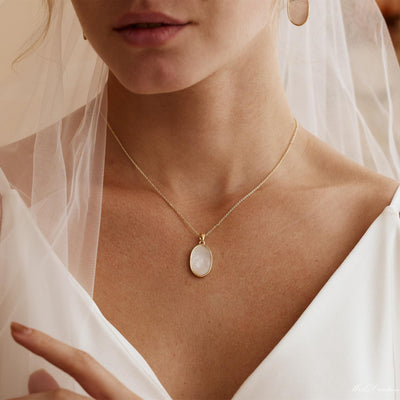 Oval Mother of Pearl Pendant Necklace