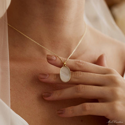 Oval Mother of Pearl Pendant Necklace