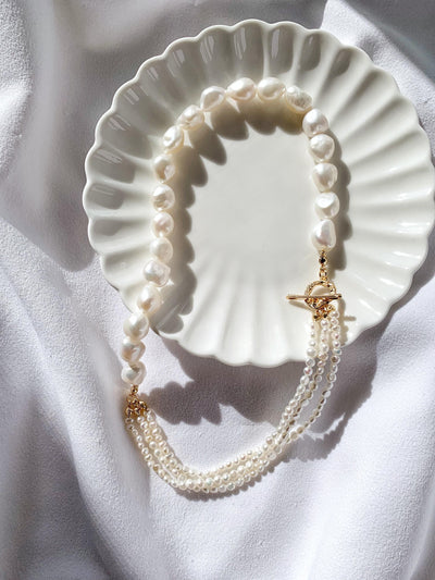 Pearl Necklace in Gold