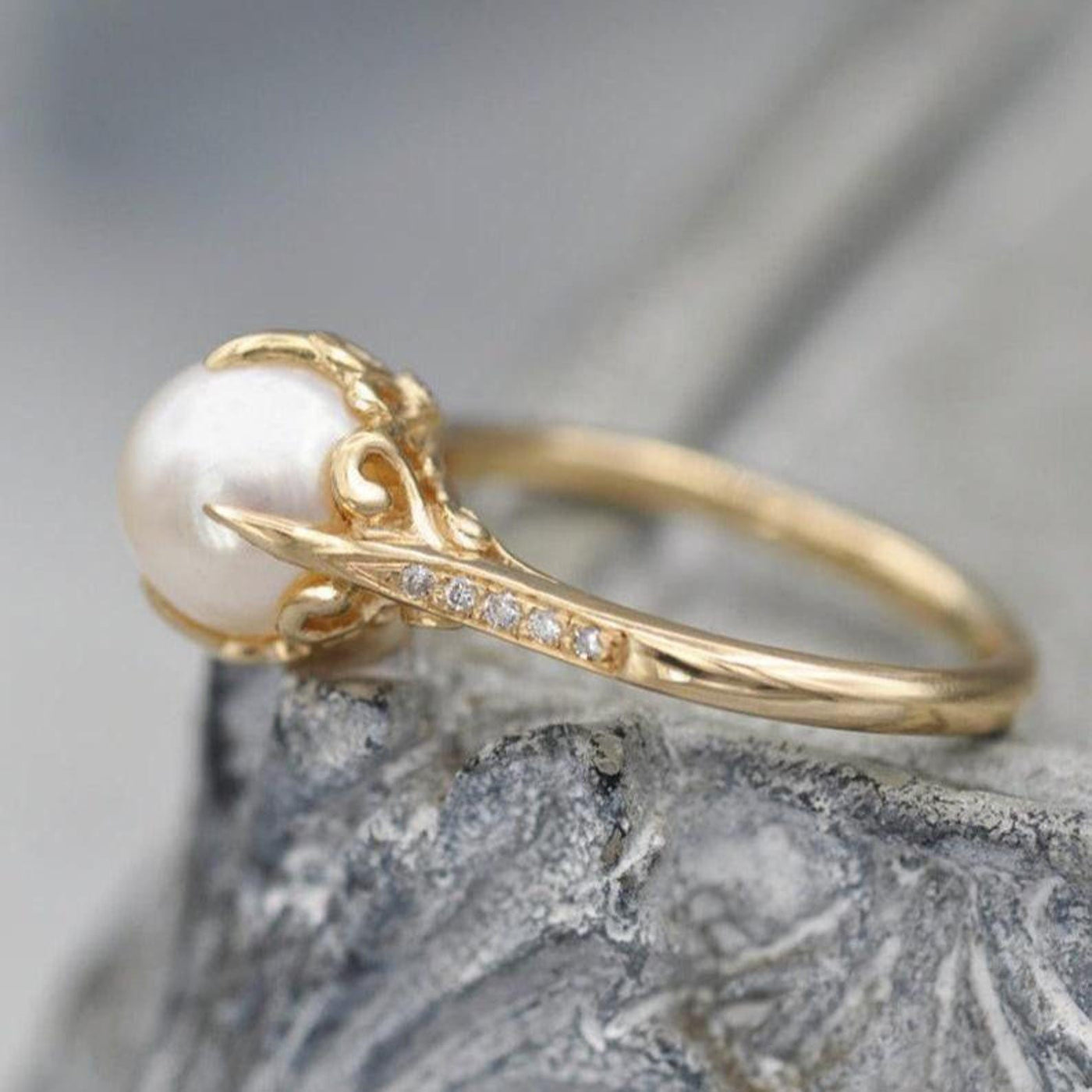 Mother Of Pearl Ring with Diamond in 925 Sterling Silver