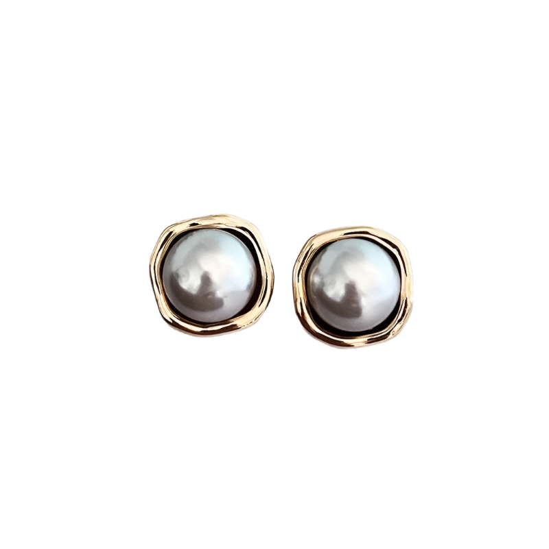Vintage and Elegant Black Pearl Earrings