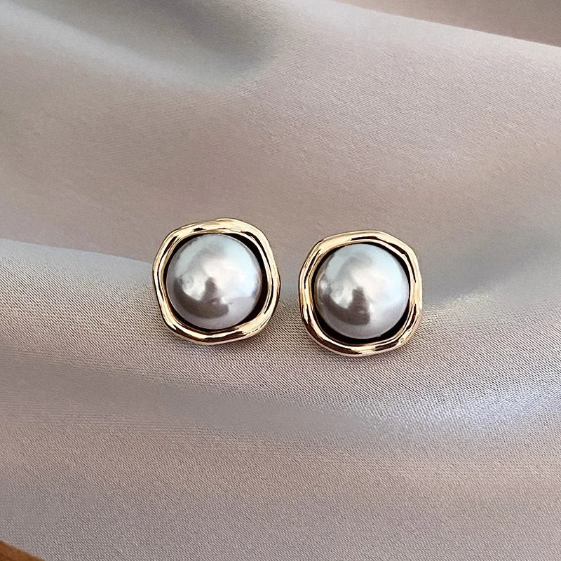 Vintage and Elegant Black Pearl Earrings